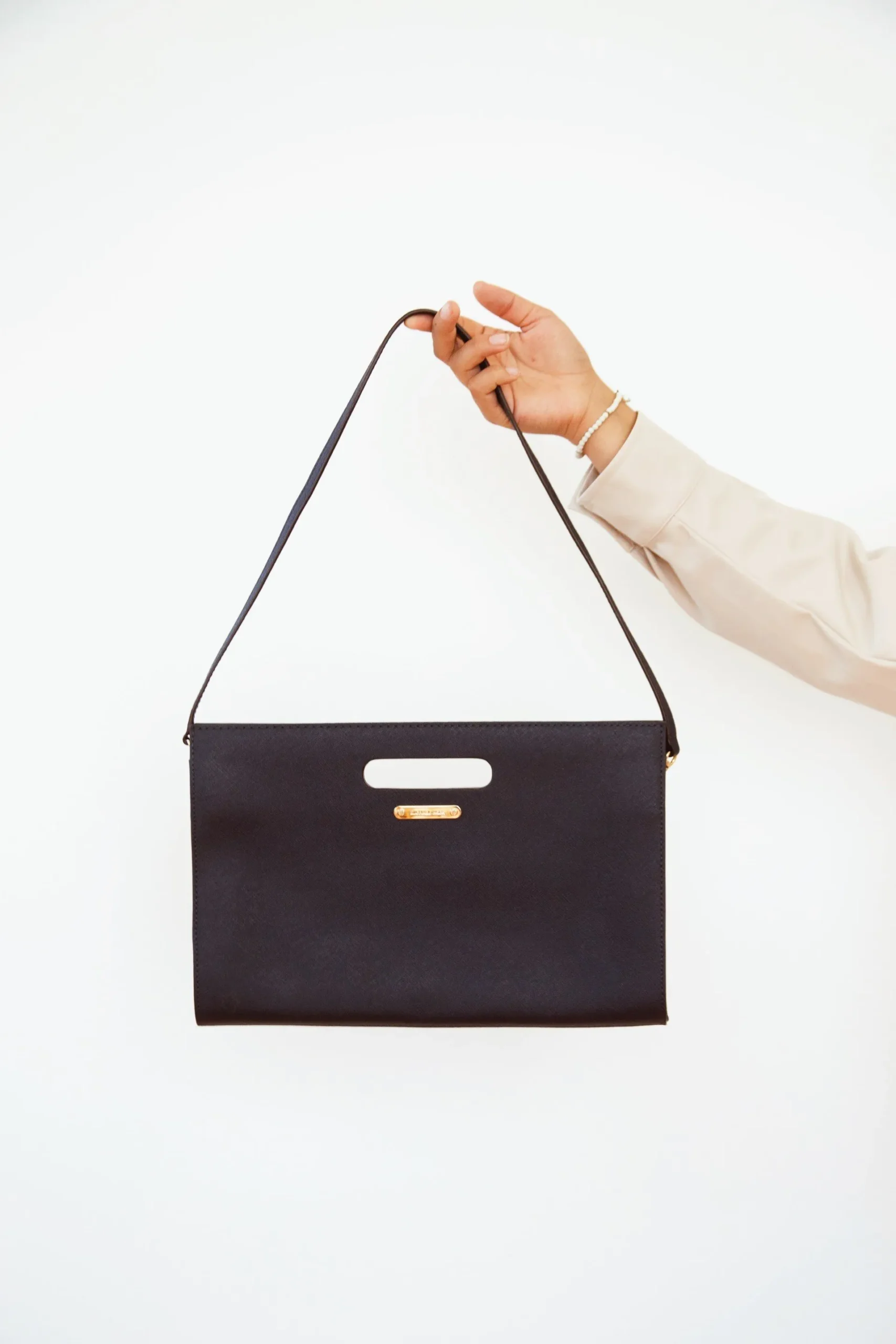 hand holding a purse